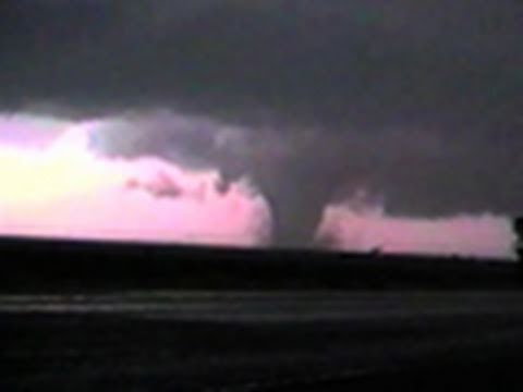 Thumbnail for the embedded element "Tornadoes 101 | National Geographic"