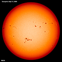 Las manchas solares son manchas oscuras en la superficie del Sol.