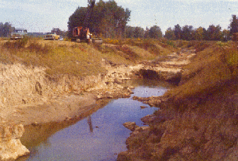 Channel bed erosion by upstream progressing knickpoint