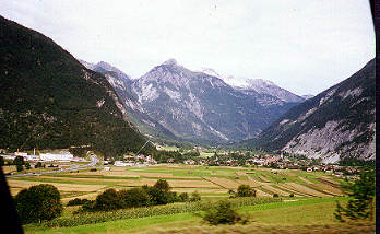 U_shaped_valley_Alps_Ritter_small.jpg