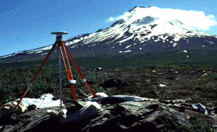 Receptor de tierra GPS en el flanco del Volcán Agustín (Cook Inlet, Alaska)