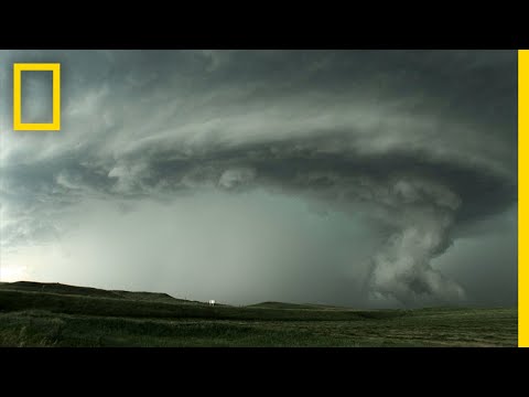 Thumbnail for the embedded element "Thunderstorms 101 | National Geographic"
