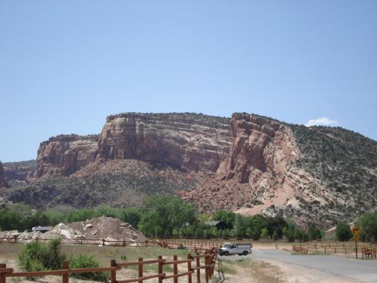 Photo of a cliff that has horizontal rock layers that slightly dip to the right.