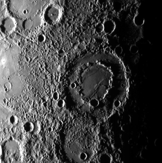 Image of the surface of Mercury. Large craters, with many overlapping one upon the other, cover the surface.