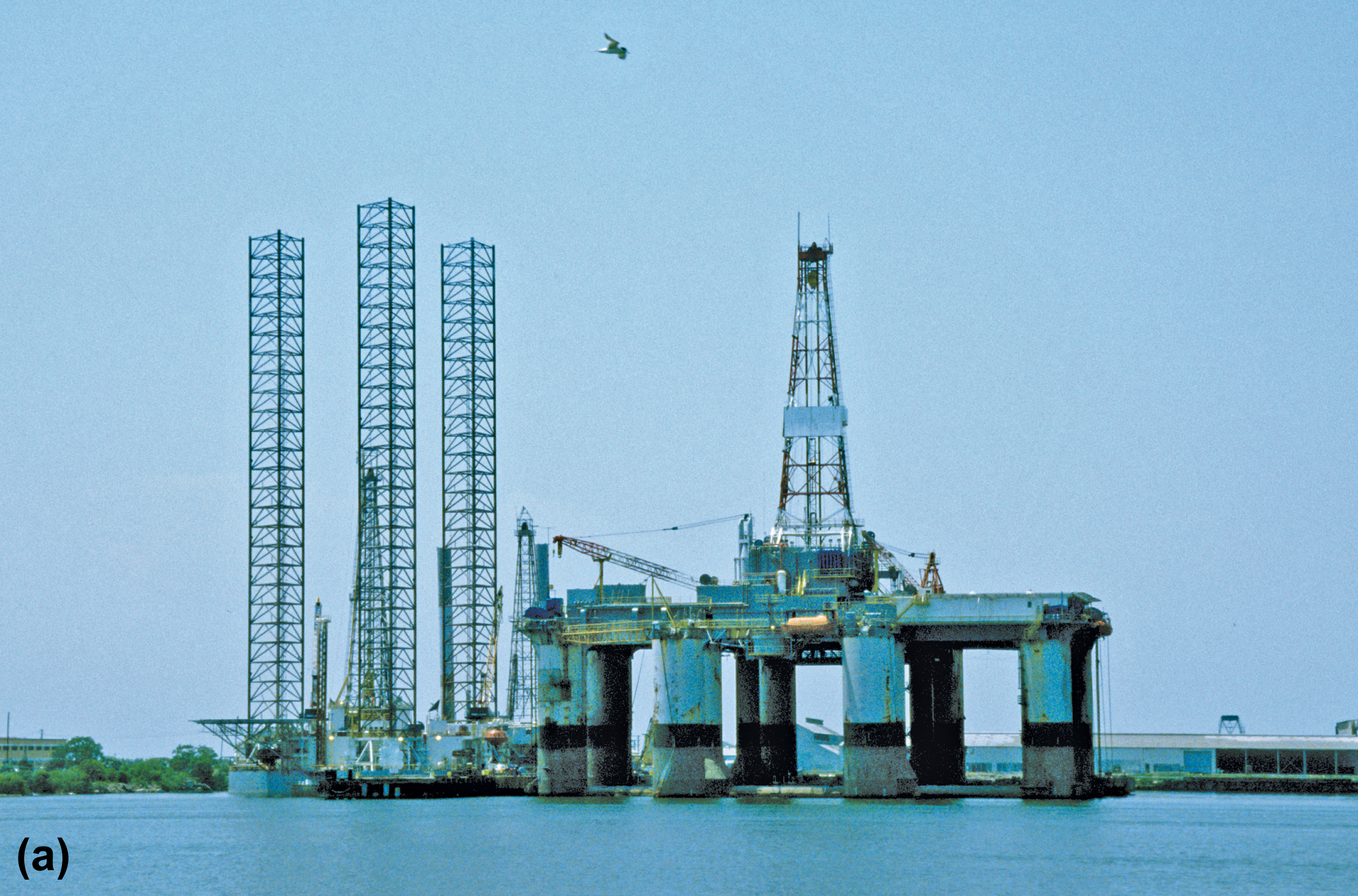 Oil right with tall, metal structures scaffolding