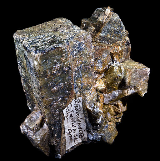 Sillimanite is a dark mineral that has the same chemical composition as kyanite and sillimanite, but different crystal structures.