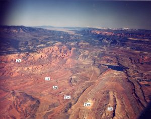Oblique aerial photograph of an anticline in Utah. The rock beds are dipping in opposite directions on either side of the anticline's axis.