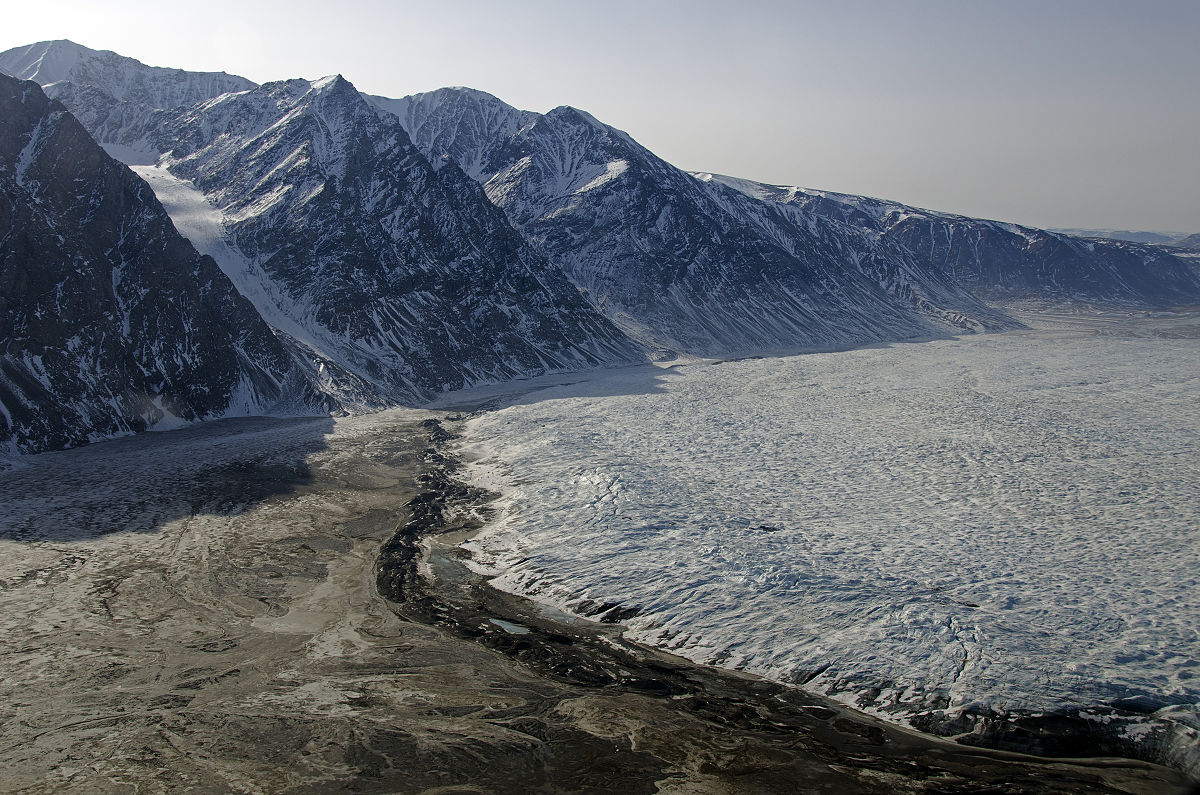 Marca el avance máximo del término del glaciar (final). Pila de arcas.