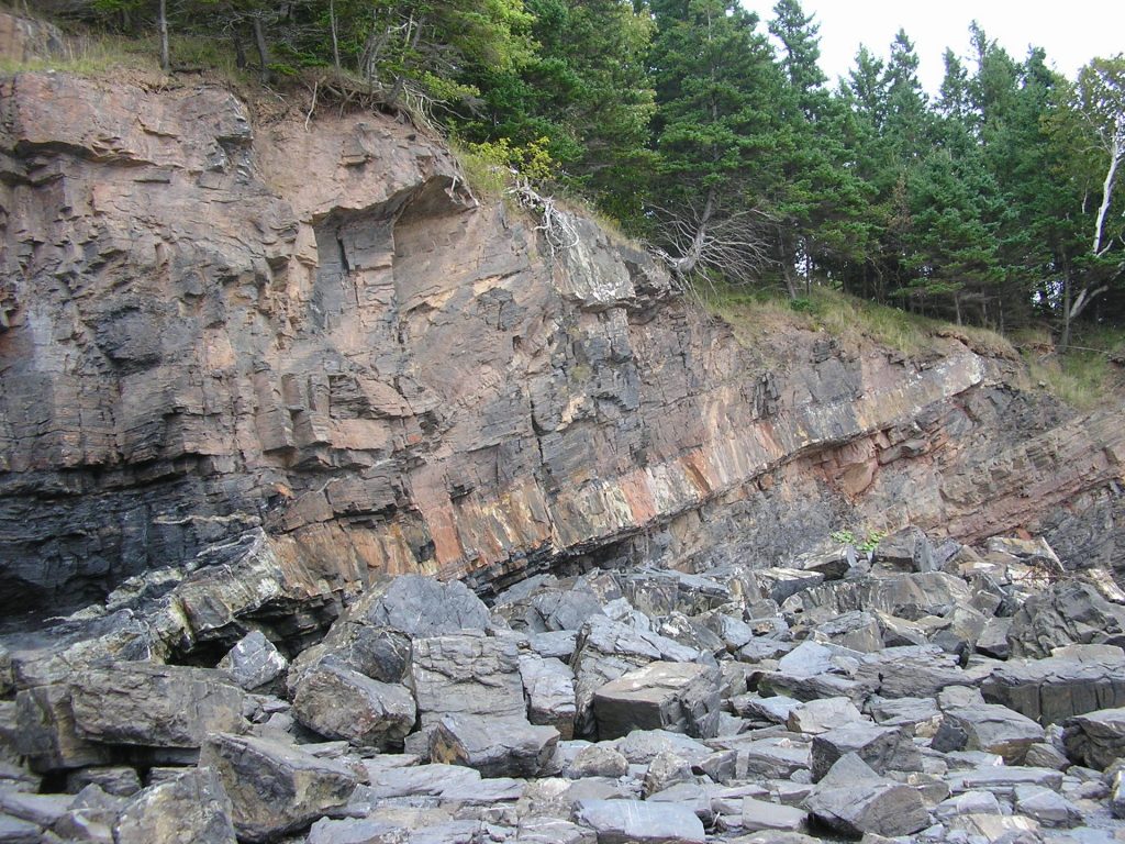 Igneous sill intruding in between Paleozoic strata in Nova Scotia