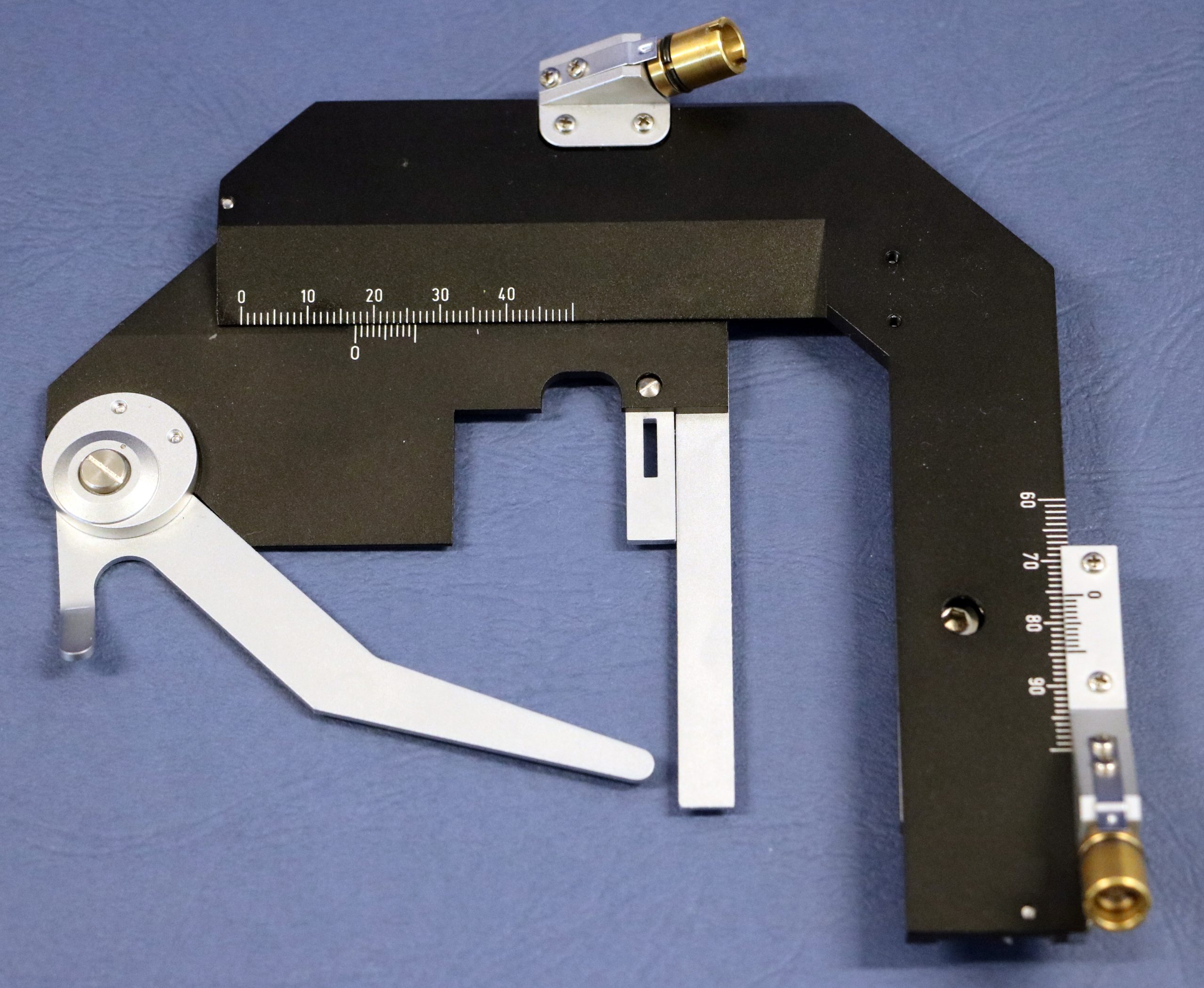 Figure 2.4.10. The mechanical stage that can be attached to the rotating stage.